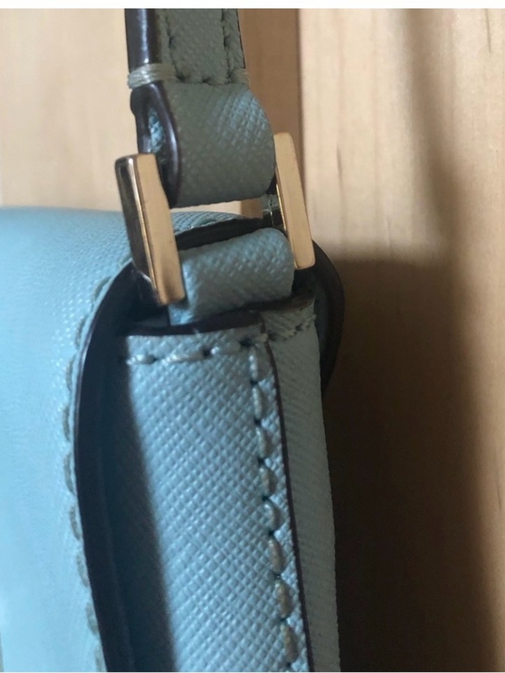 kate spade light blue leather flap clutch with gold-tone turn-lock - Picture 4 of 10